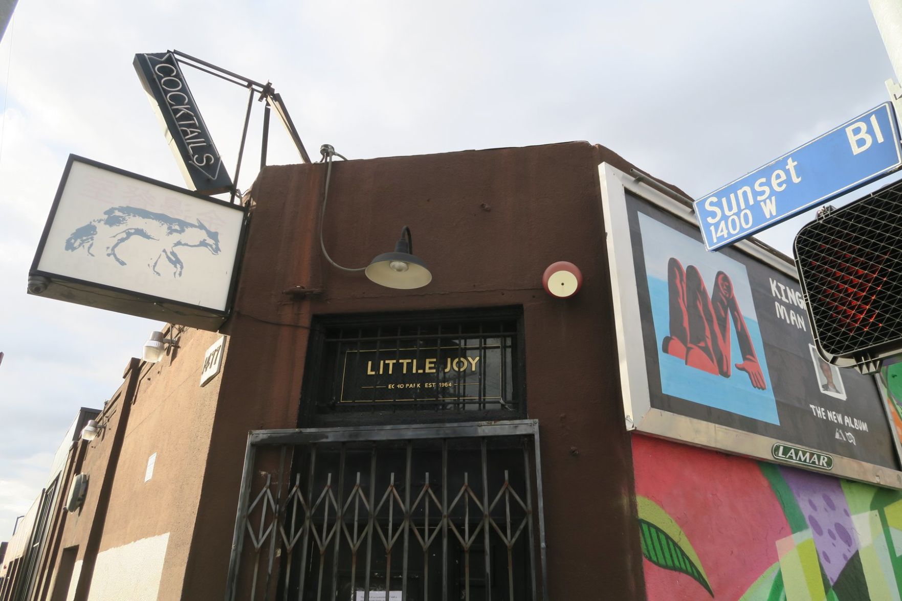 signs of coronavirus closures on restaurants and bars 3-5-2020 6-09-47 PM.JPG